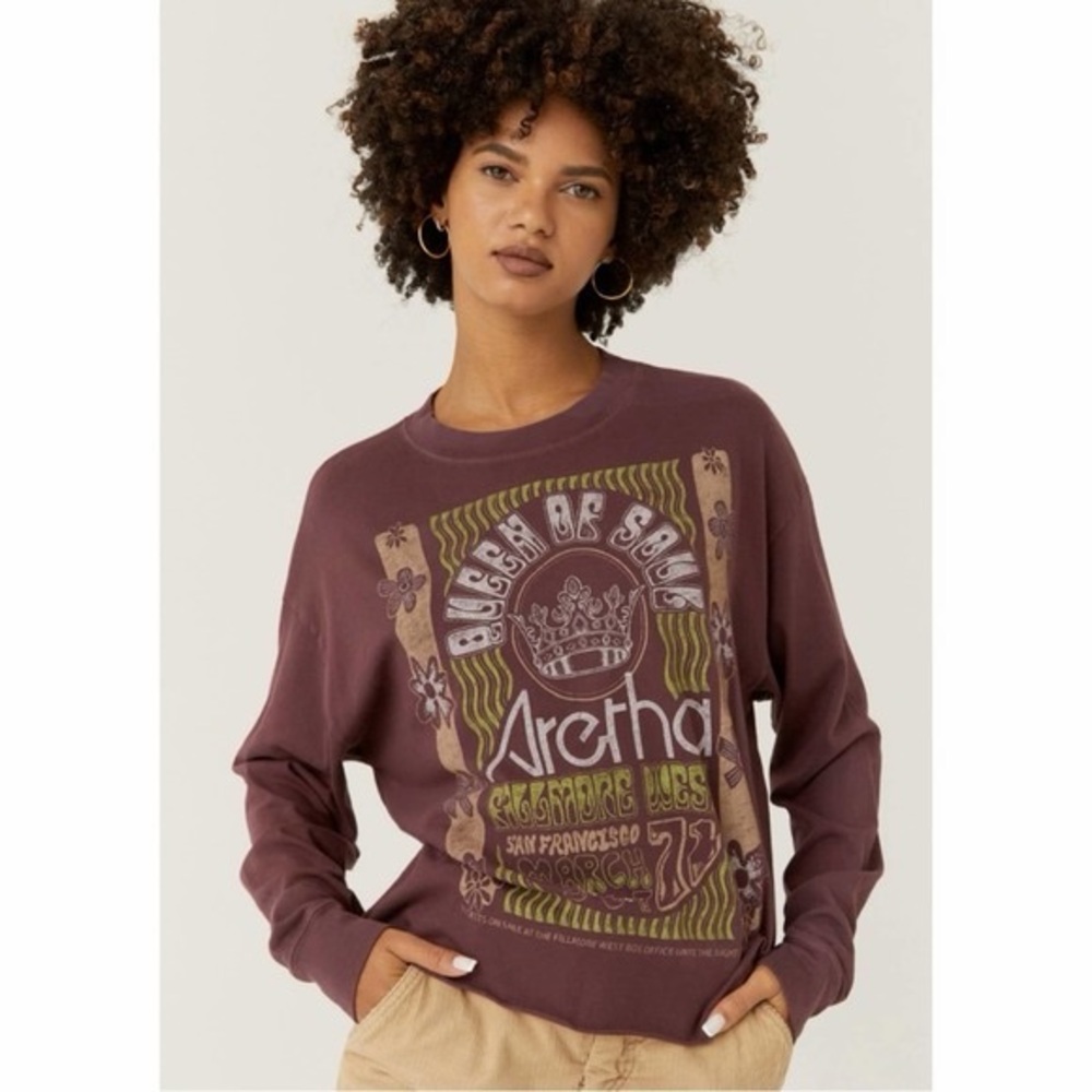 Aretha Graphic Pullover long sleeve tee